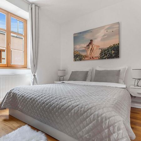 Charming Apartment In The Heart Of Bratislava Exterior photo